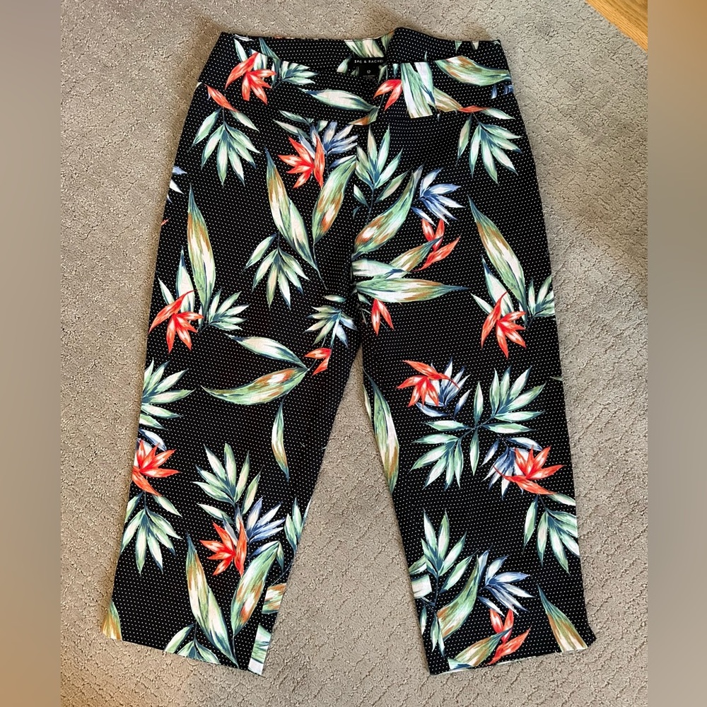 Tropical print pull-on capri pants in women’s size 12